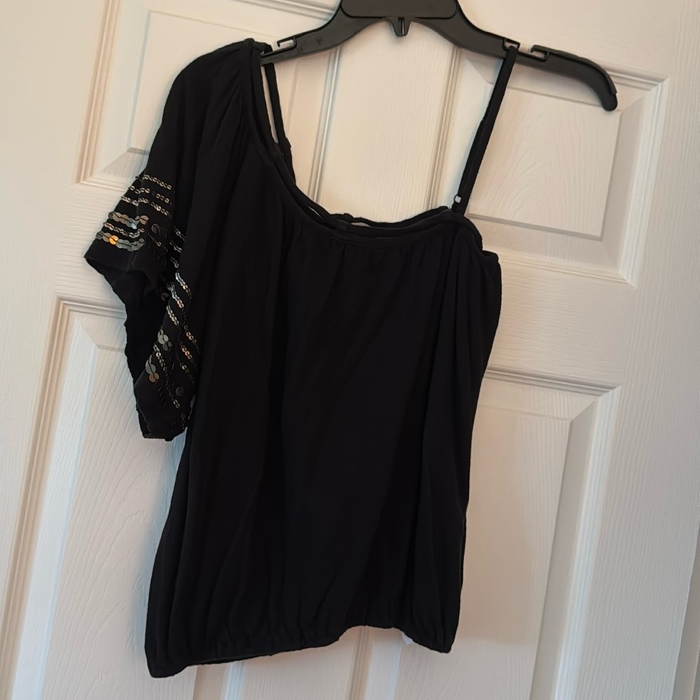 Guess black top